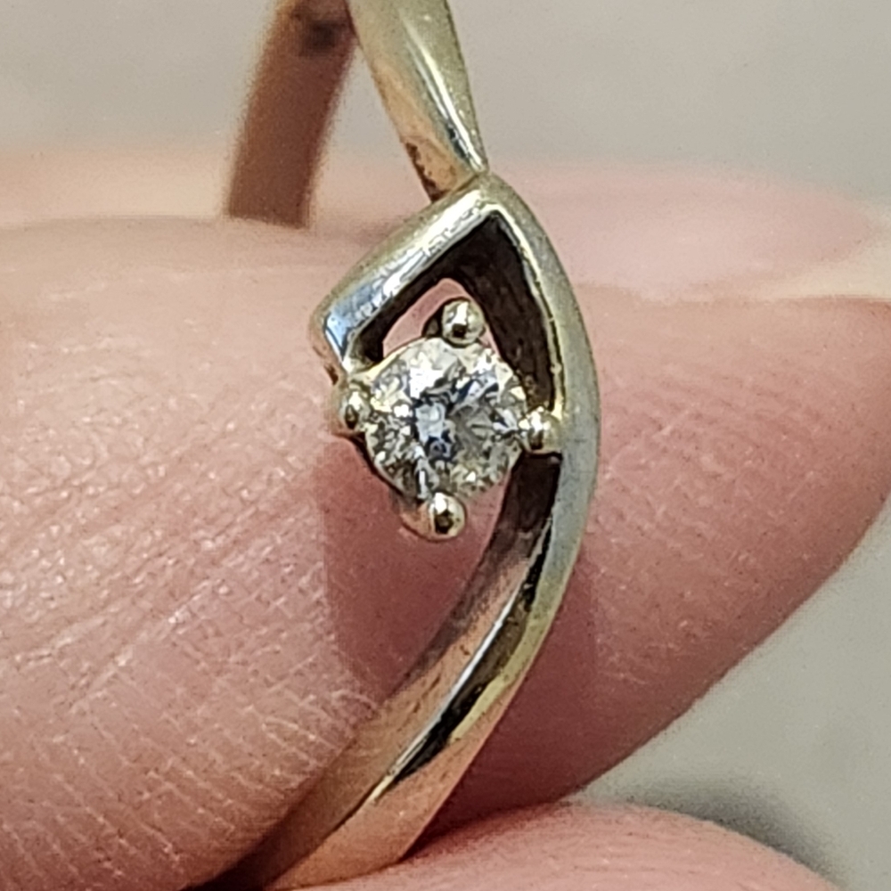 18K Gold Diamond Ring - Picture 5 of 5